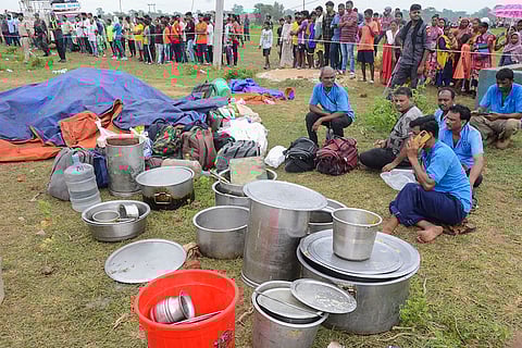 Passengers at the accident site in Seraikela-Kharsawan